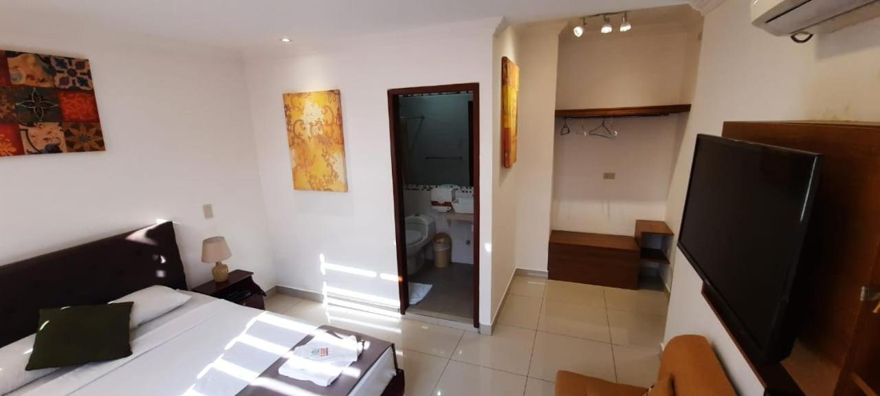 Hostal Perla Real Inn 과야킬 외부 사진