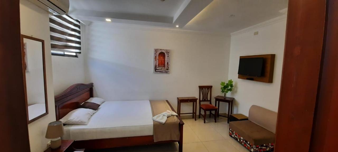 Hostal Perla Real Inn 과야킬 외부 사진