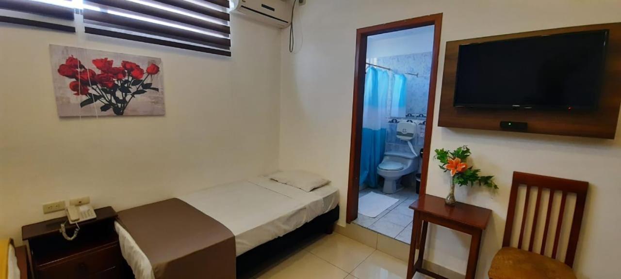 Hostal Perla Real Inn 과야킬 외부 사진