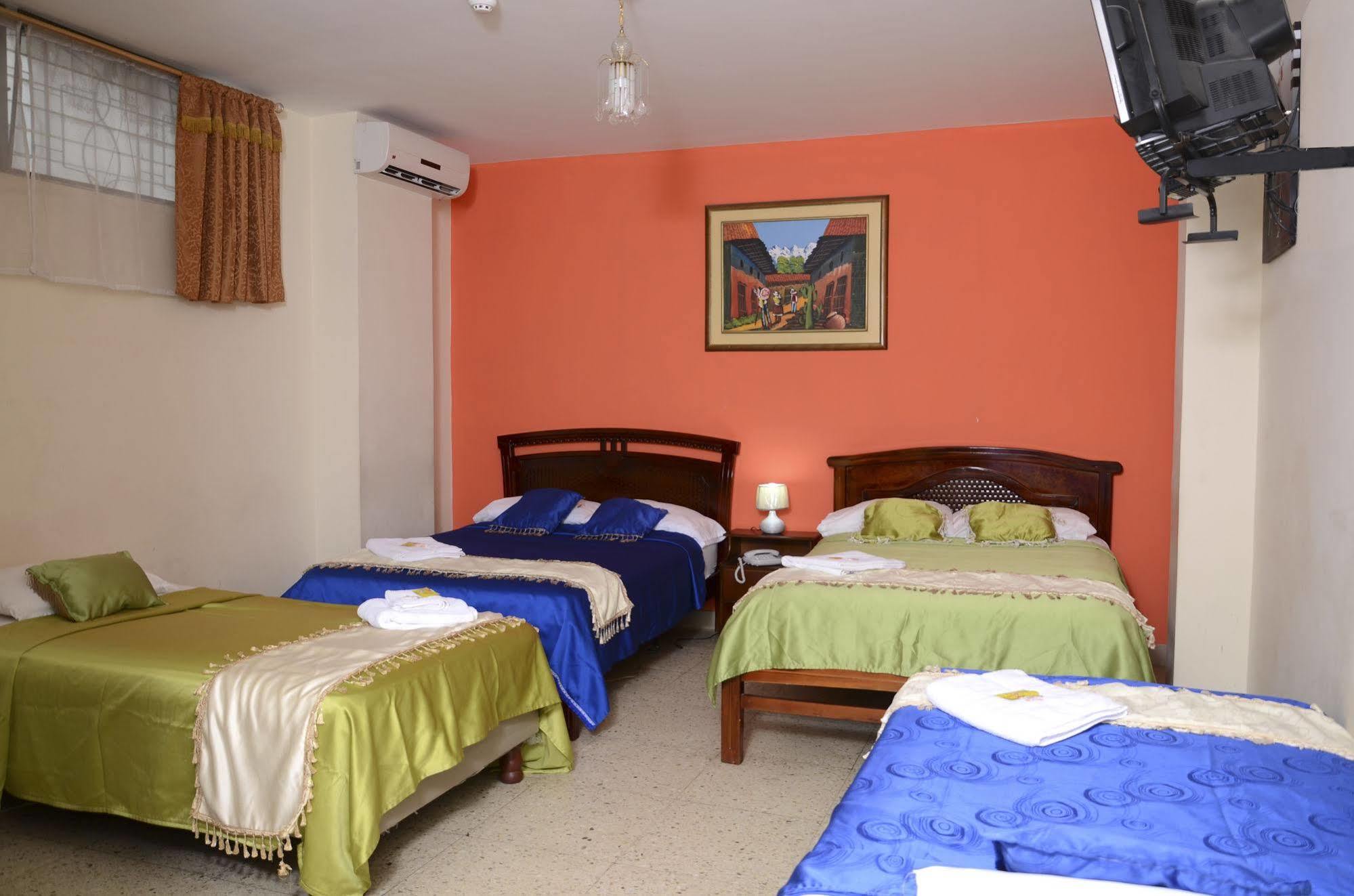 Hostal Perla Real Inn 과야킬 외부 사진