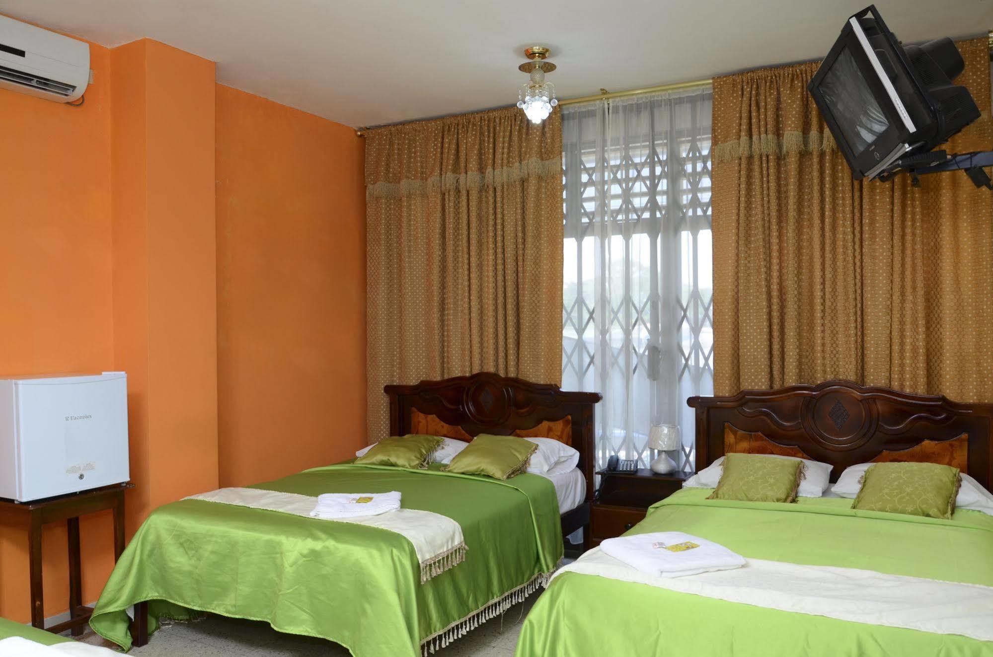 Hostal Perla Real Inn 과야킬 외부 사진