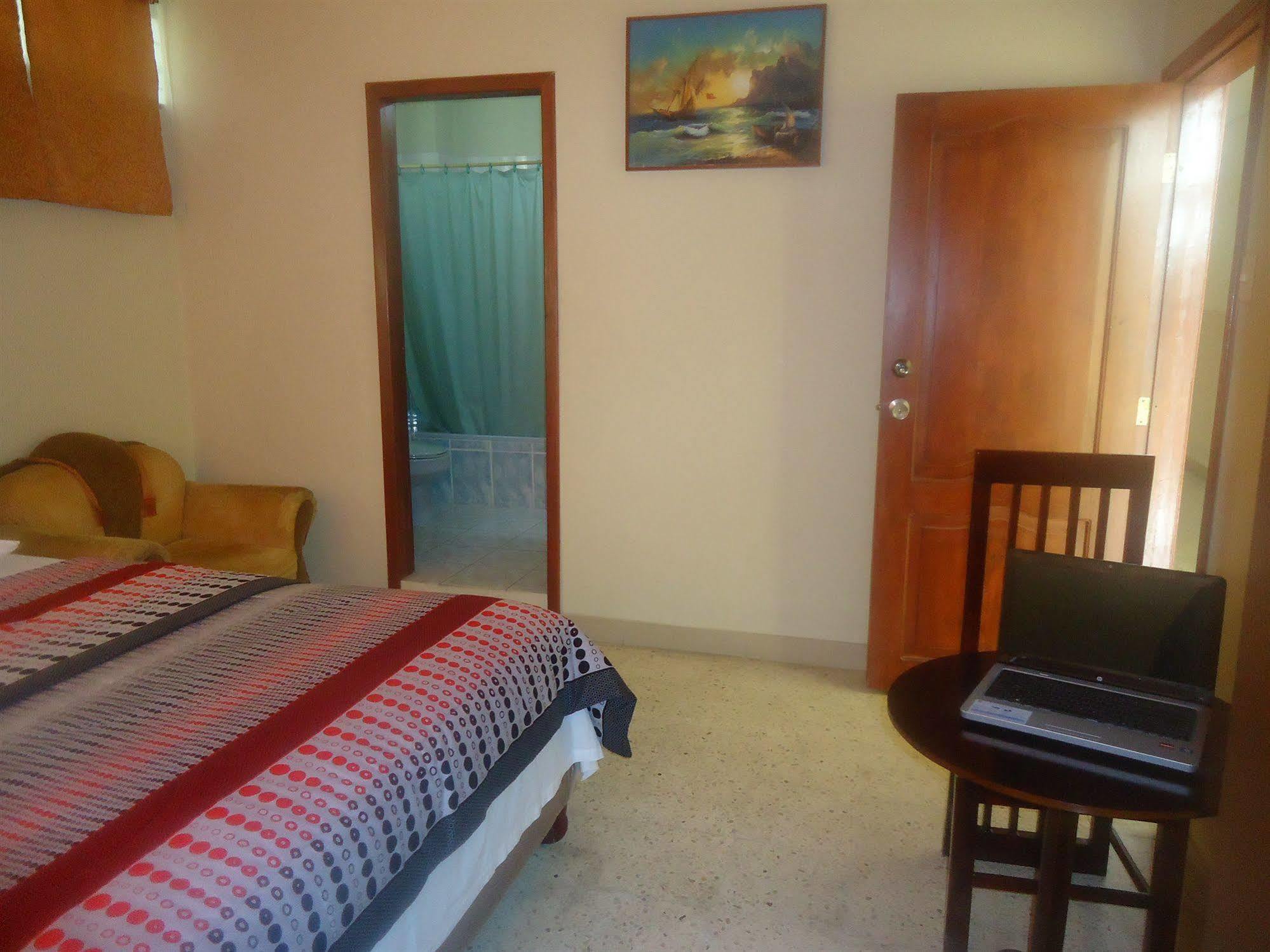 Hostal Perla Real Inn 과야킬 외부 사진