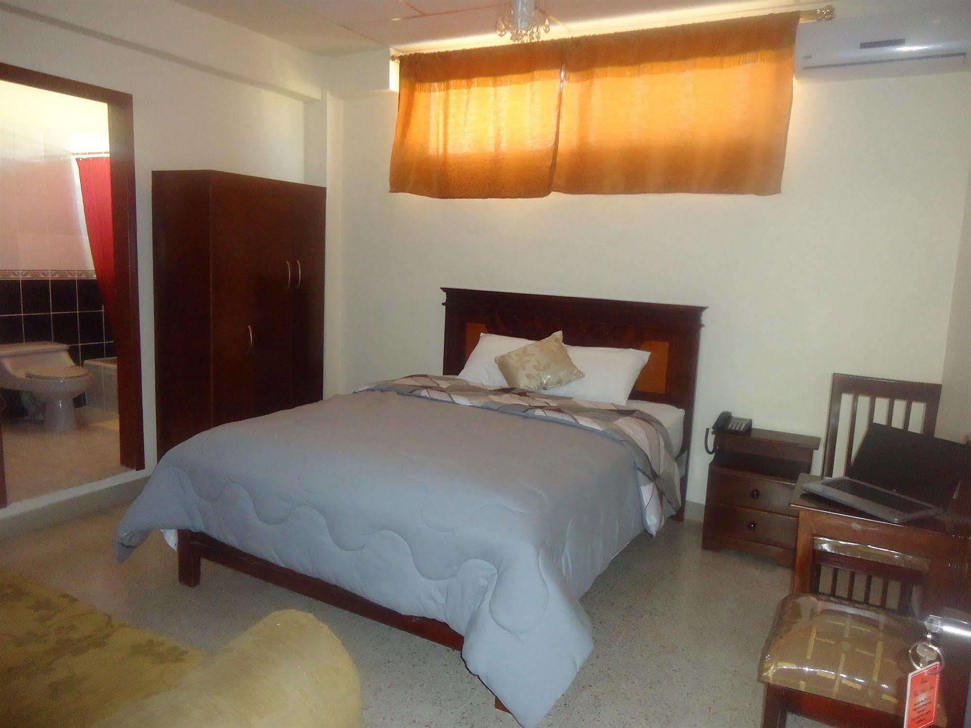 Hostal Perla Real Inn 과야킬 외부 사진