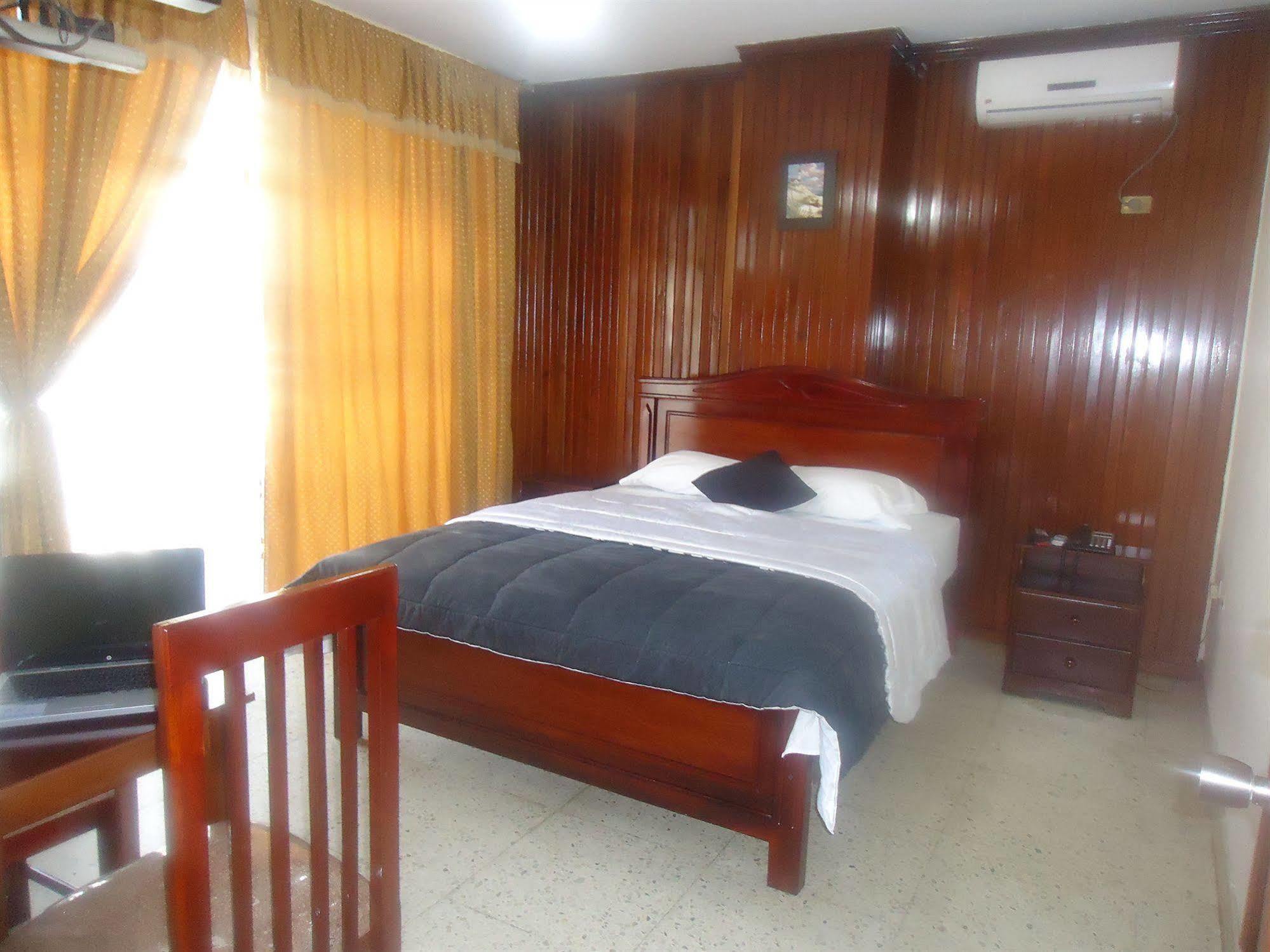 Hostal Perla Real Inn 과야킬 외부 사진