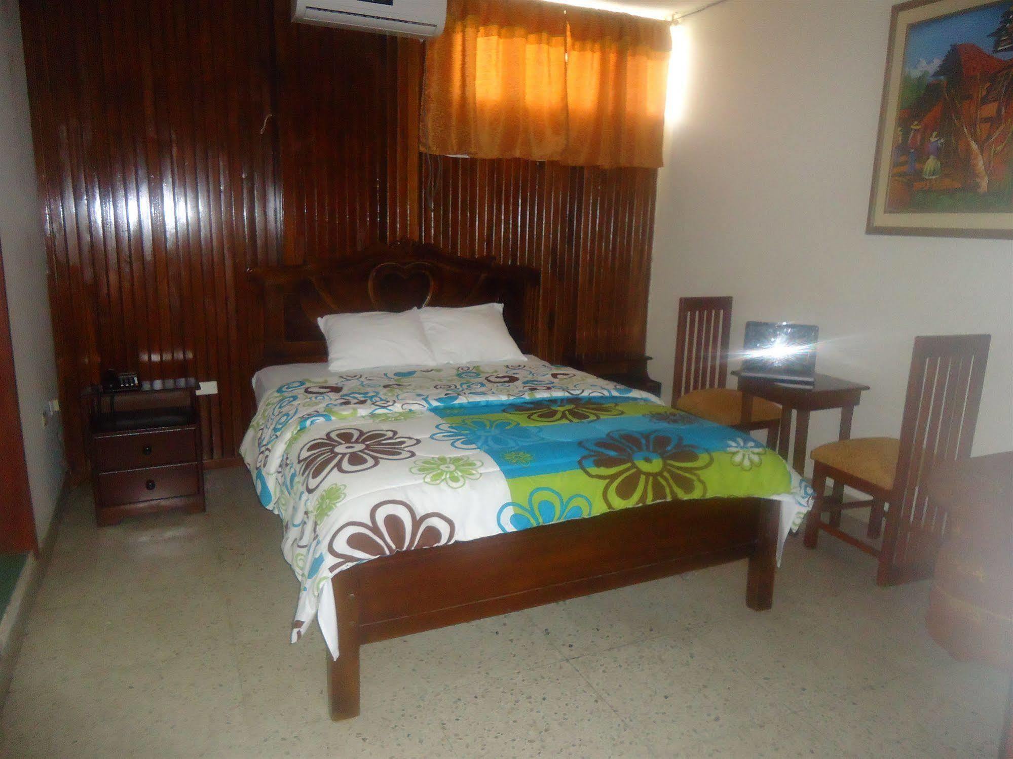 Hostal Perla Real Inn 과야킬 외부 사진