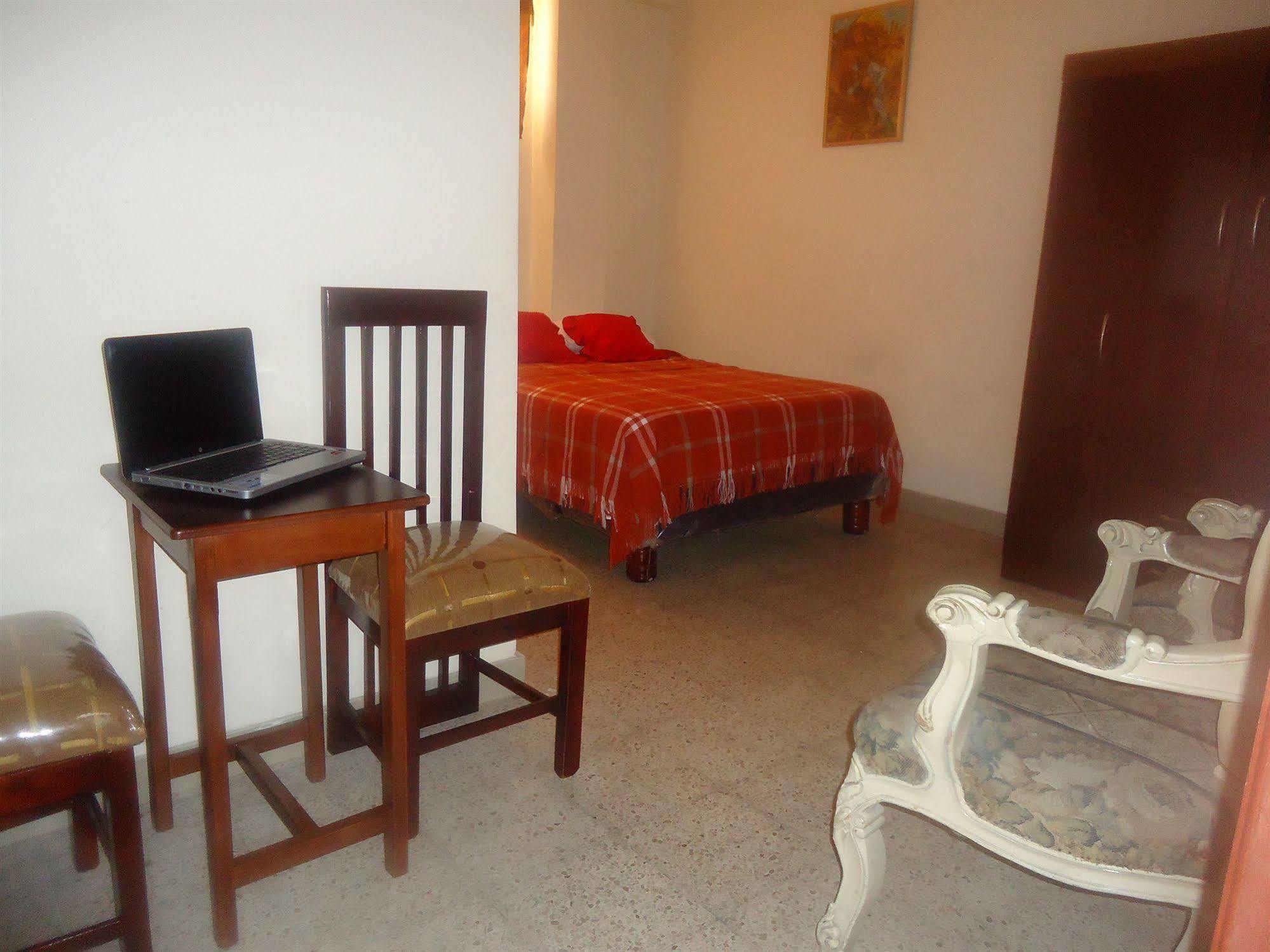 Hostal Perla Real Inn 과야킬 외부 사진
