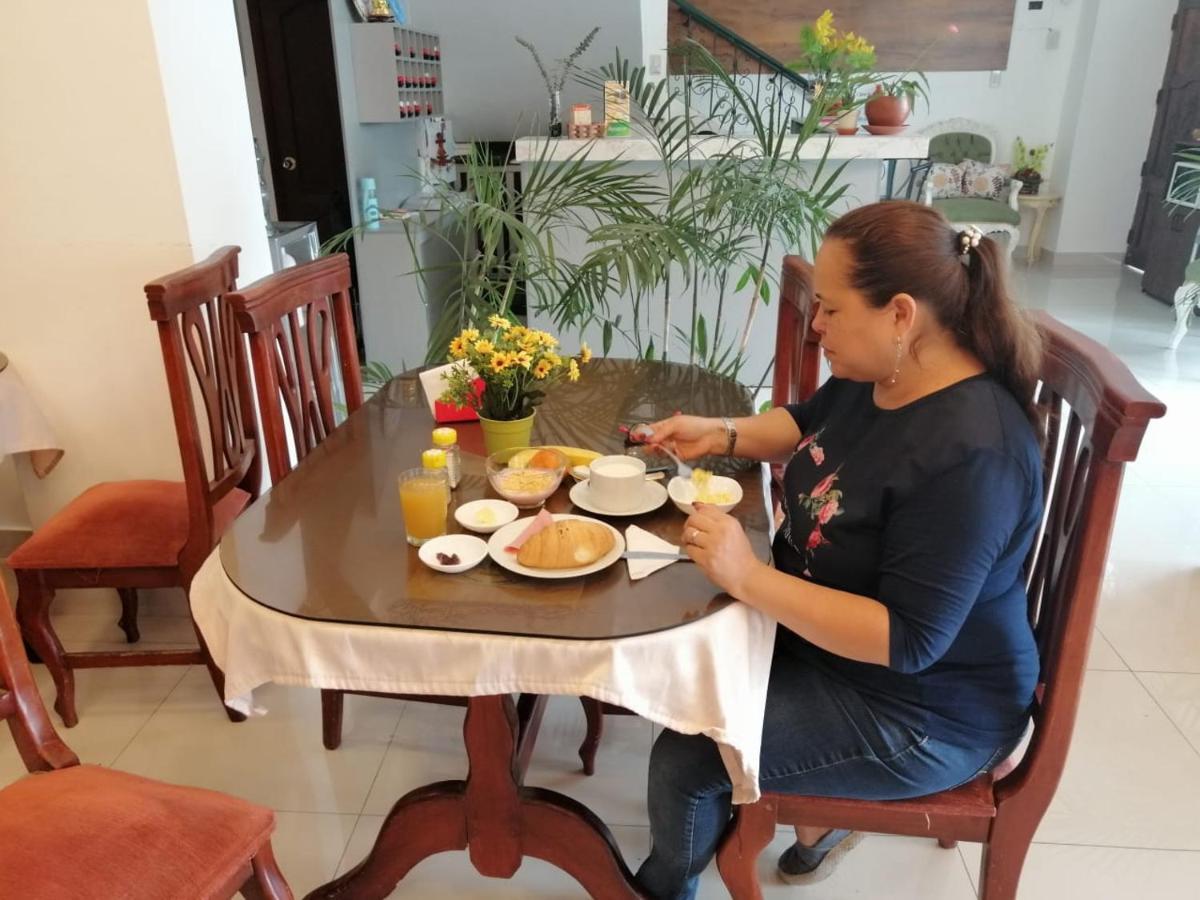 Hostal Perla Real Inn 과야킬 외부 사진